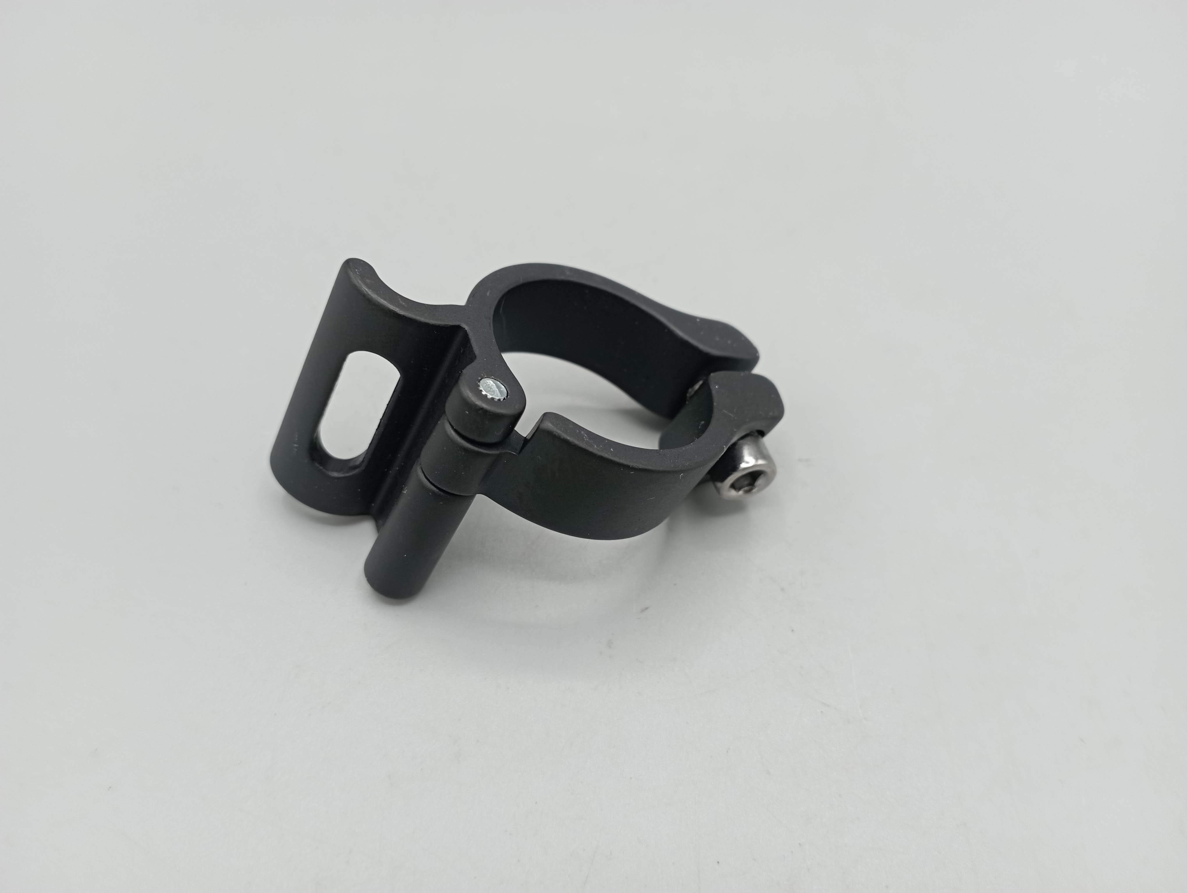 Front derailleur clamp on frame Ø 28,6