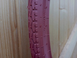 Pneu 700B 44-635 rouge brique Casumina pour vélo vintage