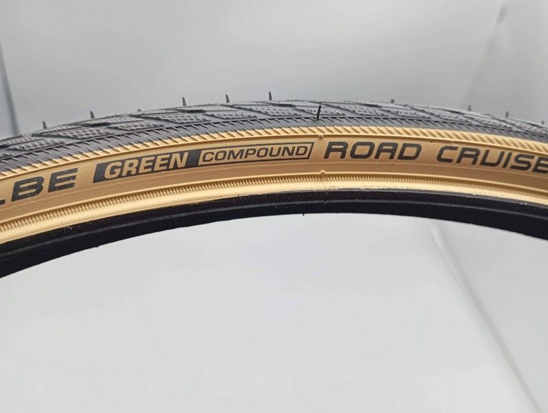 Pneu Schwalbe classic  27X1 1 / 4 TR beige et noir (32-630)