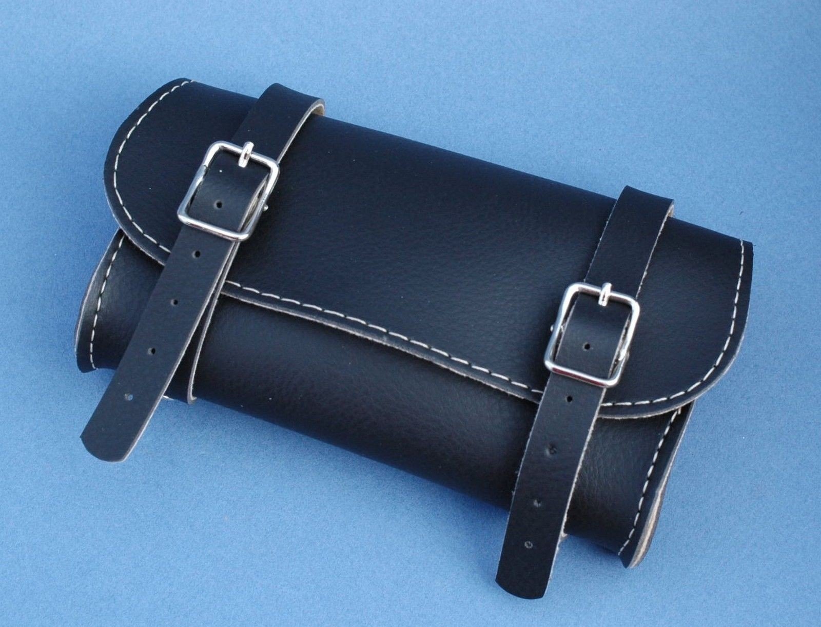 Bag to hang behind the saddle color black