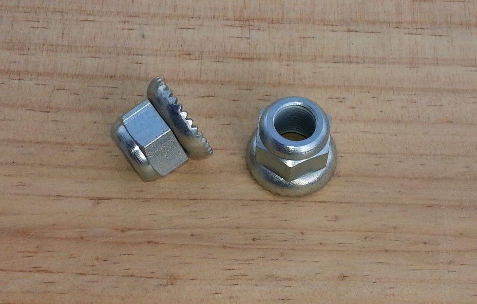Ecrou pour roue avant de vélo vintage D 8 mm ancien stock