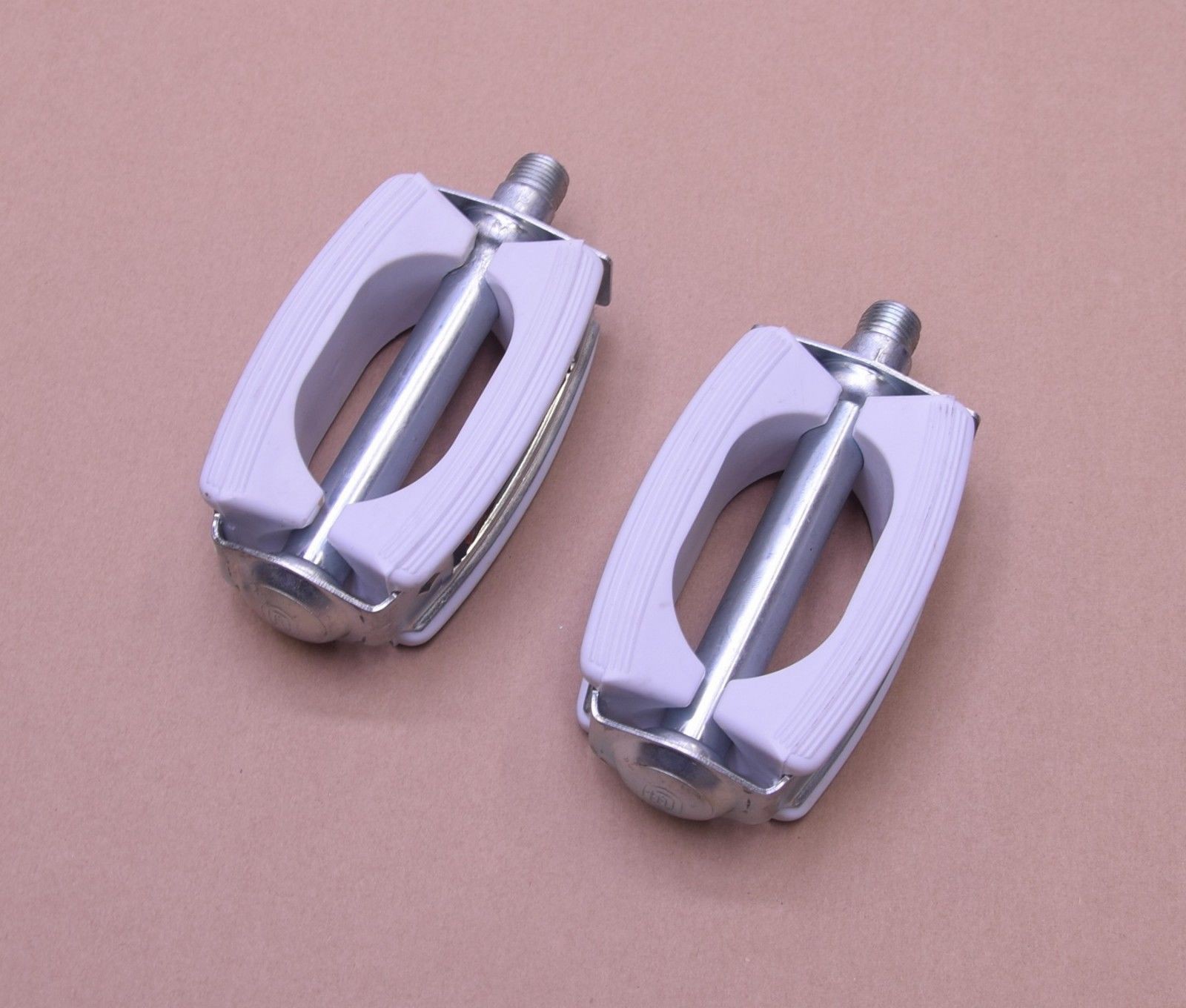 Pédales blanches vélo de ville 9/16"x20tpi BSC - BSA ép.