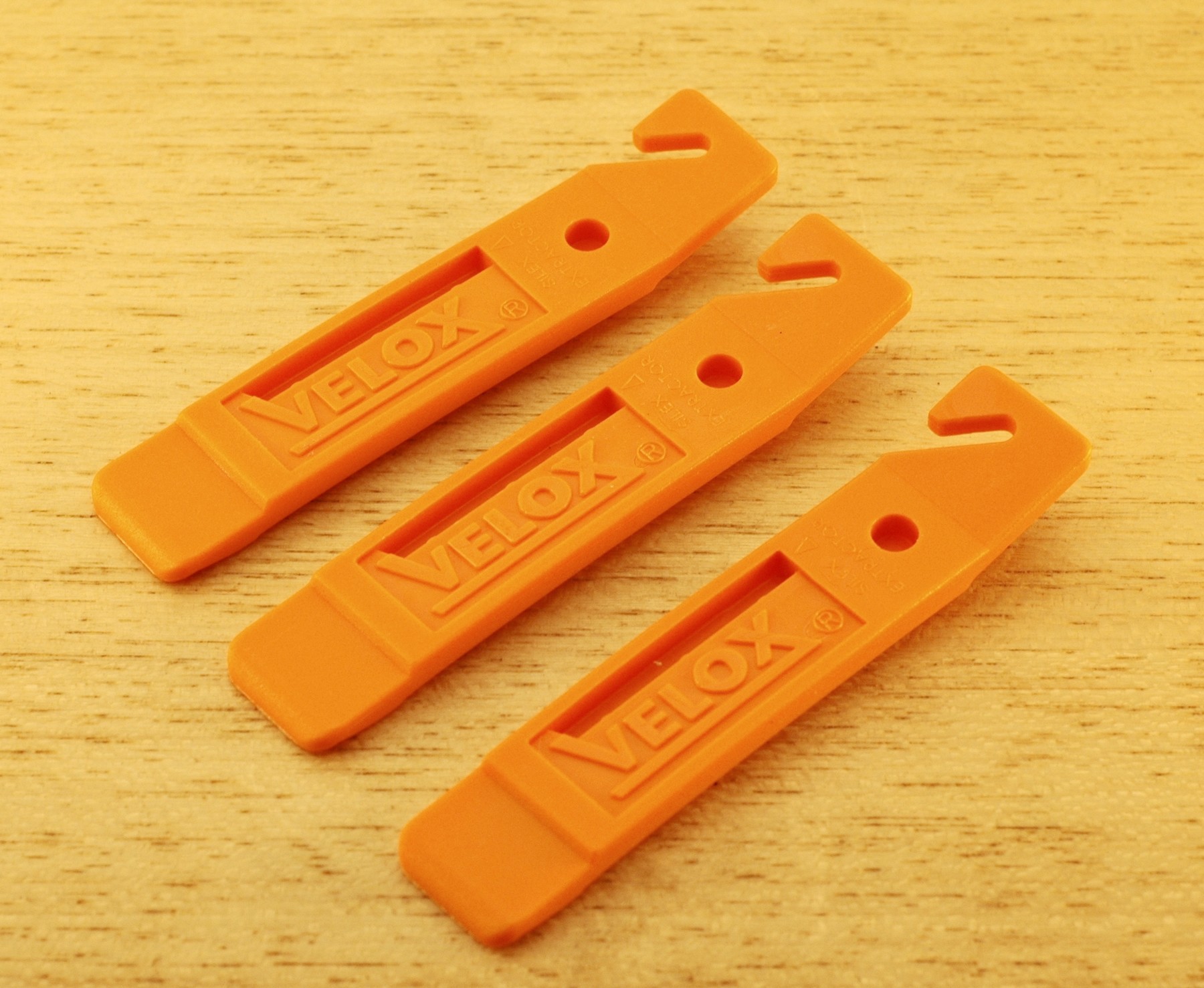 3 plastic Velox tire lever