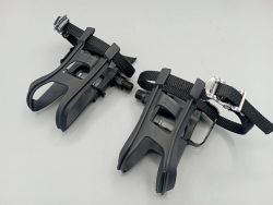 Pair of Wellgo mountain bike pedals with cages and straps new product