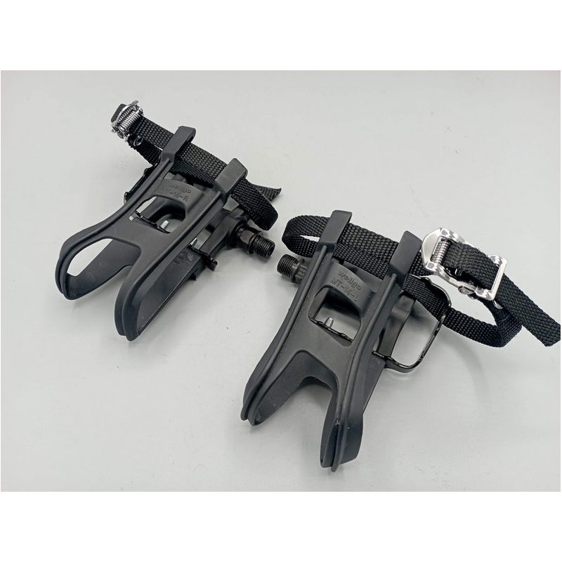 Pair of Wellgo mountain bike pedals with cages and straps new product