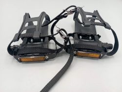 Pair of Wellgo mountain bike pedals with cages and straps new product