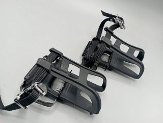 Pair of Wellgo mountain bike pedals with cages and straps new product