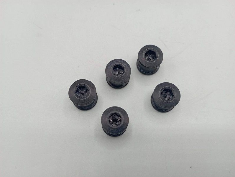 5 vis cheminée pour pédalier double noir en aluminium