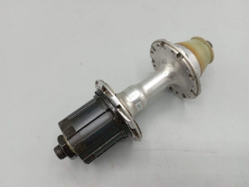 Shimano 600 ax rear hub - 36 holes for 6 speed cassette
