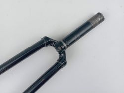 Fourche noire 700c course acier cro mo Ø22