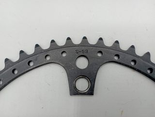 Sugino - Plateau noir perforé  - 53 dents - BCD 144