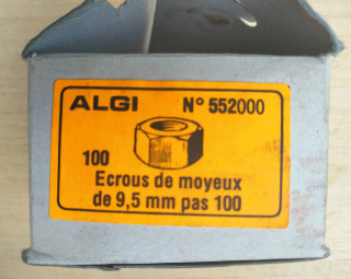 2 écrous de moyeux Algi 9,5 mm n° 552 000