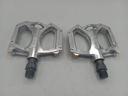 Wellgo MTB  BMX pedals  9/16" thread, inexpensive and economical