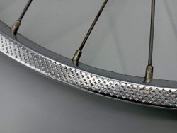 Roue arrière RFG 450A en acier chromé axe de 9,5 mm