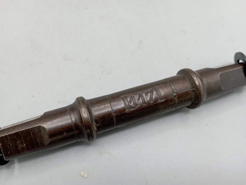 Neuf ! Nervar - 117 mm - ISO - Axe de pédalier carré