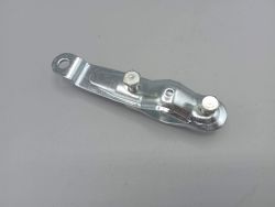Patte de fixation pour dynamo sur fourche et hauban