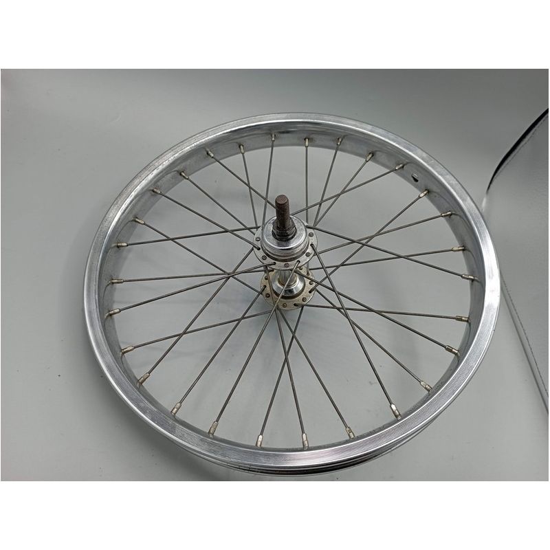 roue rigida superchromix  arrière 16" vélo enfant vintage

dimensions : 16" x 2,125" rigida superchromix vintage années 70 80