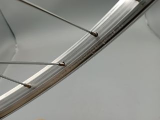 Roue avant Velox 650B jante en aluminium axe pleine 36t