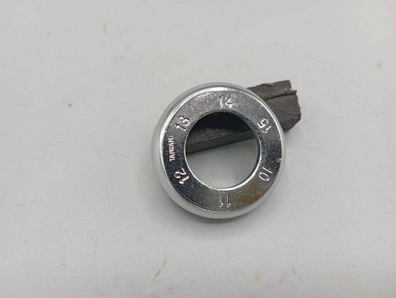 Multi-size spoke wrench: 3.25 - 2.6 - 2 - 2.3 - 1.8 - 1.6