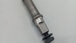 Neuf ! Stronglight - 113 mm - Axe de pédalier carré