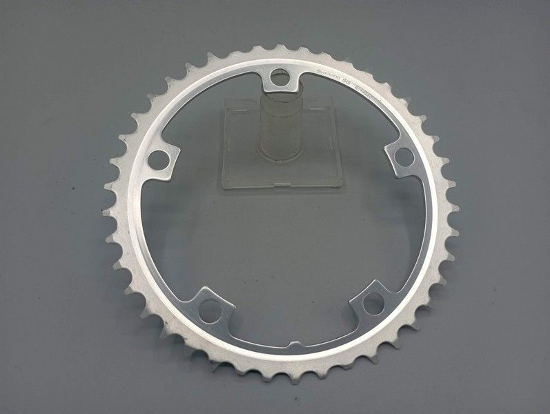 Shimano 42-tooth chainring (SG Super Glide).