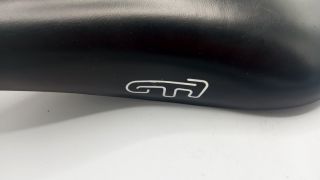 GT7 saddle – For vintage road bikes.