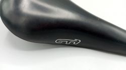 GT7 saddle – For vintage road bikes.