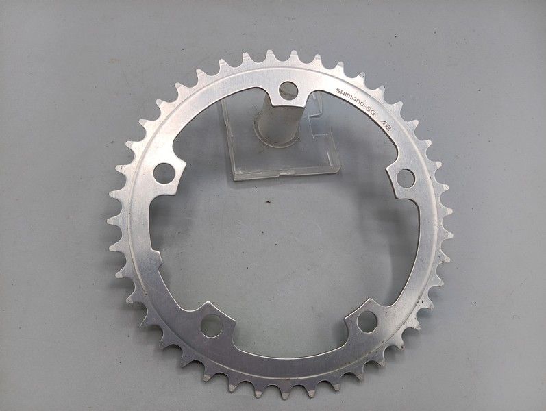 Shimano 42-tooth chainring (SG Super Glide).
