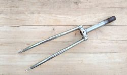Neuve ! Fourche chromée pour roue de 550A