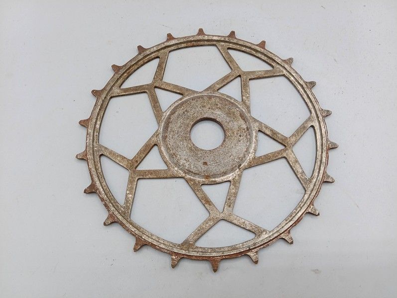 22-tooth staggered-tooth chainring