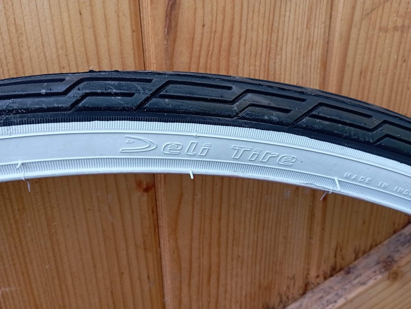 Pneu Deli Tire 700 x 32C S-192 blanc et noir (32-622)